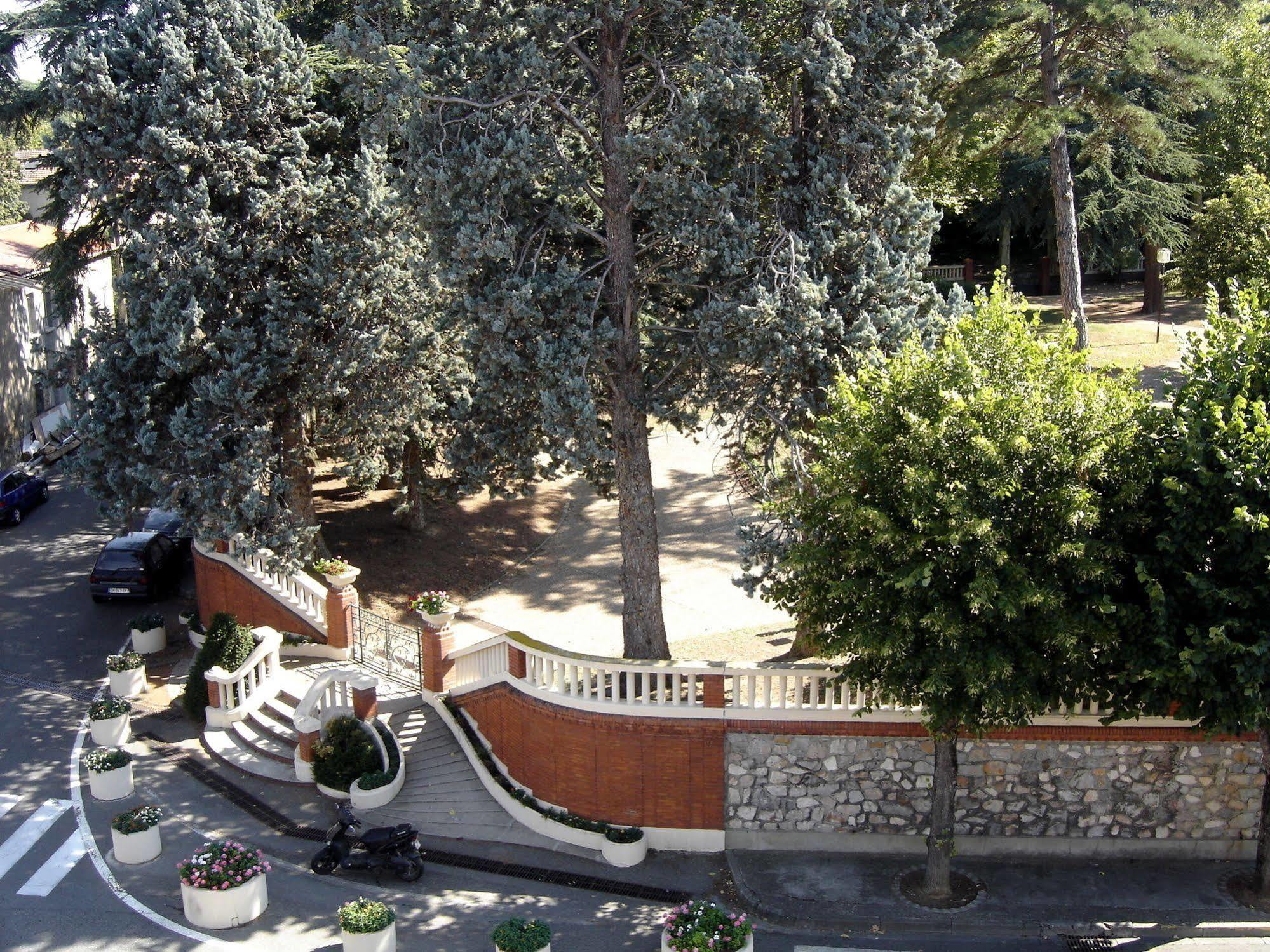 Hotel Restaurant Du Lauragais Logis De France Villefranche-de-Lauragais Eksteriør bilde
