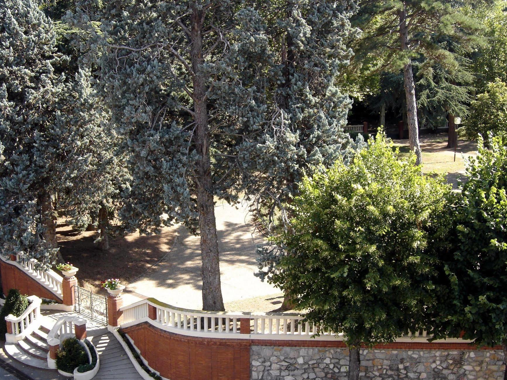Hotel Restaurant Du Lauragais Logis De France Villefranche-de-Lauragais Eksteriør bilde